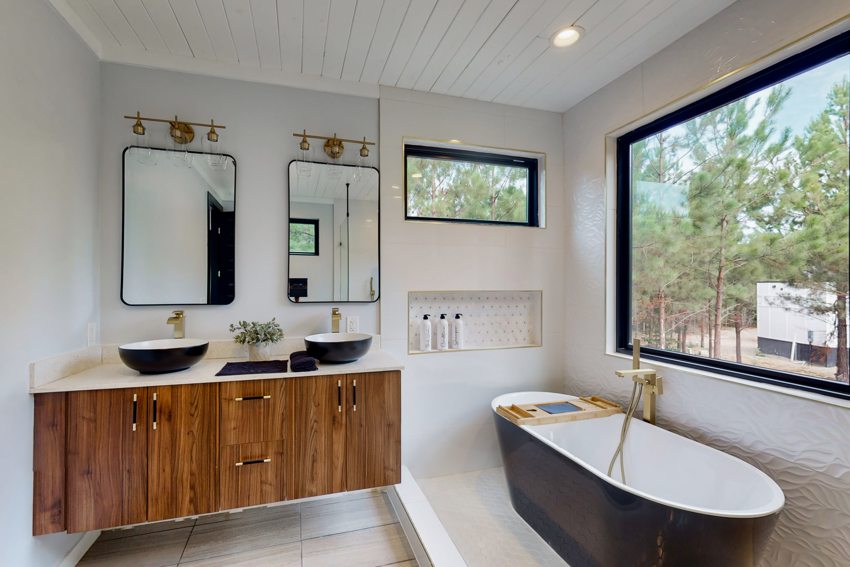 Primary bath and woodland views — Blue Spruce · Broken Bow