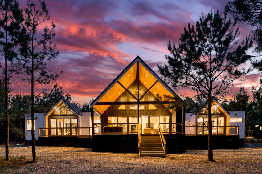 Cabin exterior at sunset — Blue Spruce · Broken Bow