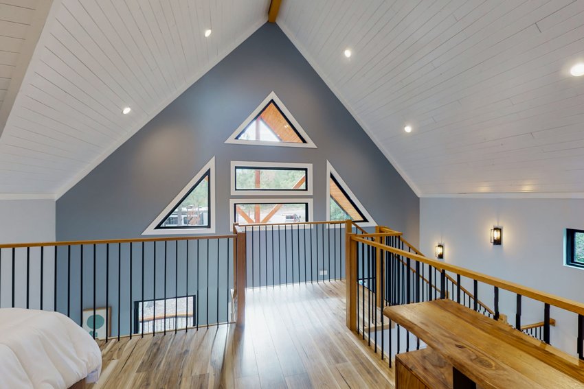 Loft with vaulted ceiling — Blue Spruce · Broken Bow